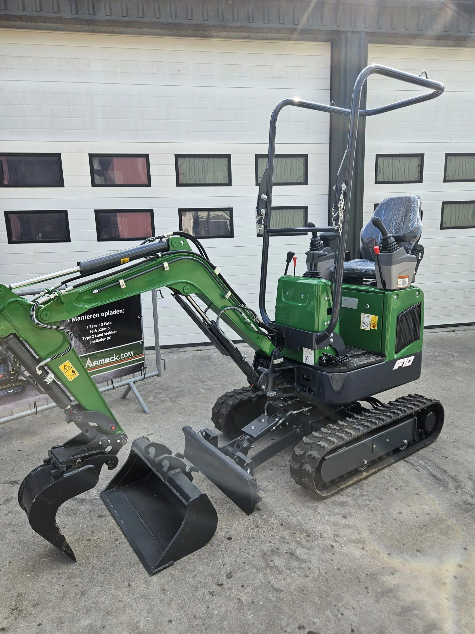 Minibagger Aameck F10 inkl. Schnellwechsler MS01 und 3 Schaufeln