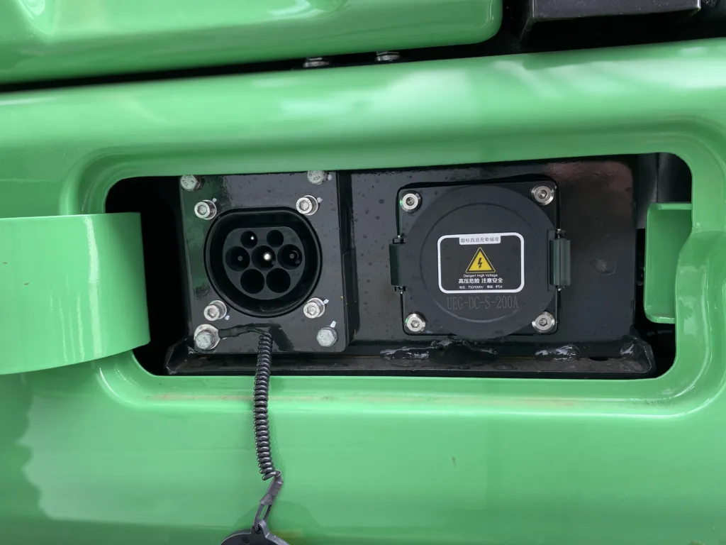 Ladeanschlüsse Minibagger F22E