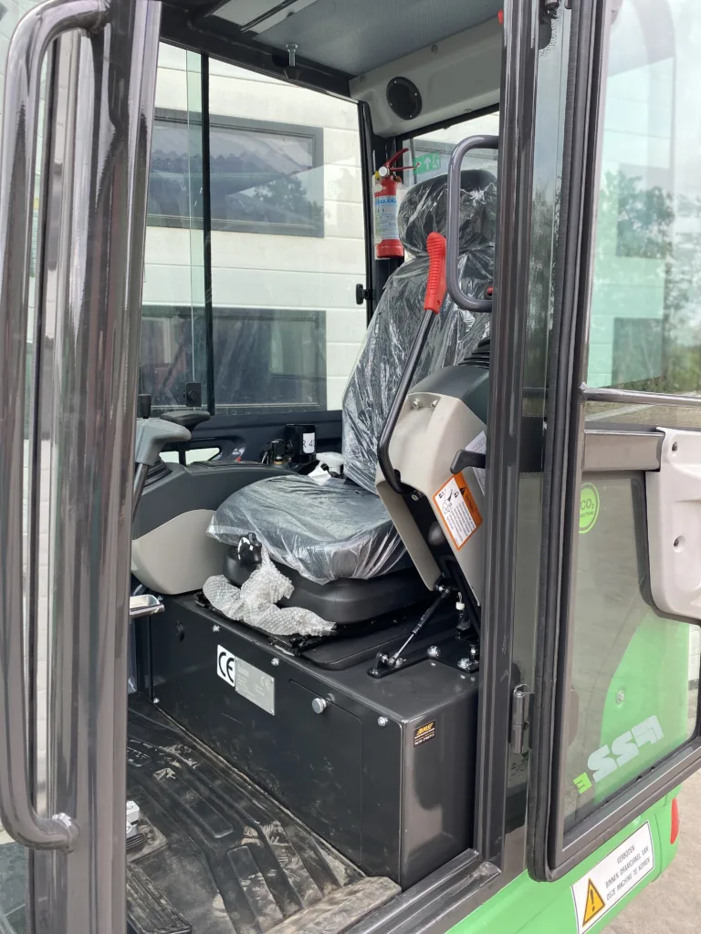 Kabine des Elektrobagger F22E