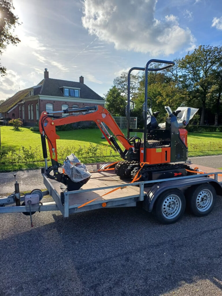 Minibagger RDT-11 auf dem Weg zum Kunden