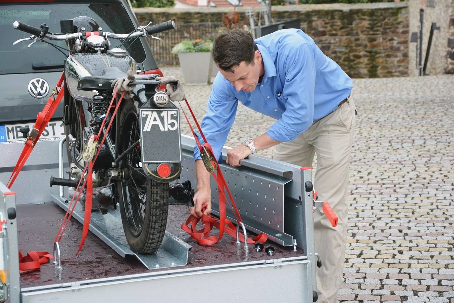 STEMA Motorradtransportsatz mit Bike verzurrt